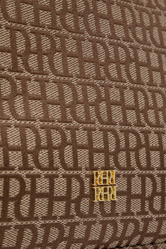 Pedro del Hierro poseta bej 1118535