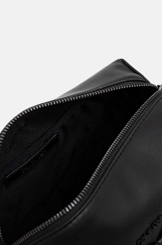 Akcesoria Calvin Klein kosmetyczka K50K512267 czarny