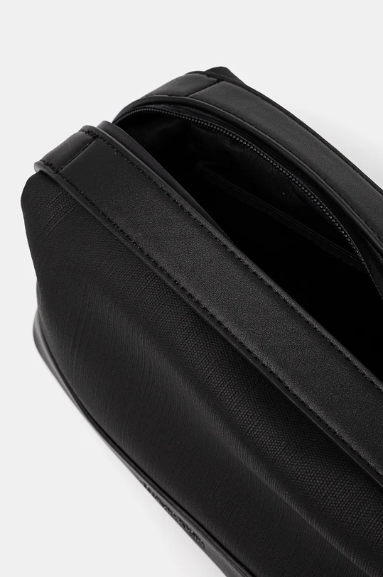 Akcesoria Calvin Klein kosmetyczka K50K512281 czarny
