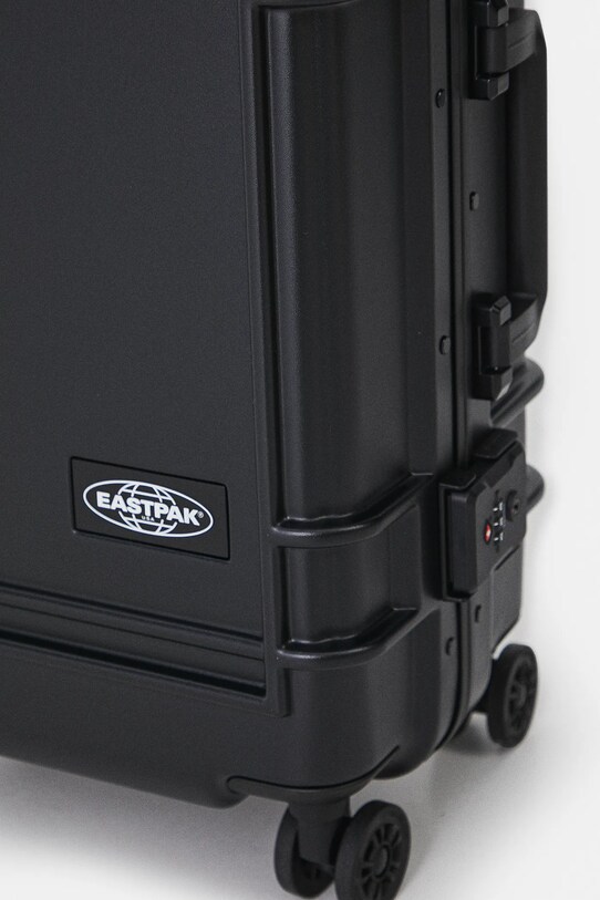 Чемодан Eastpak Resist'R Case S 55,5x35,5x23 см чёрный EK0A5BJE0081