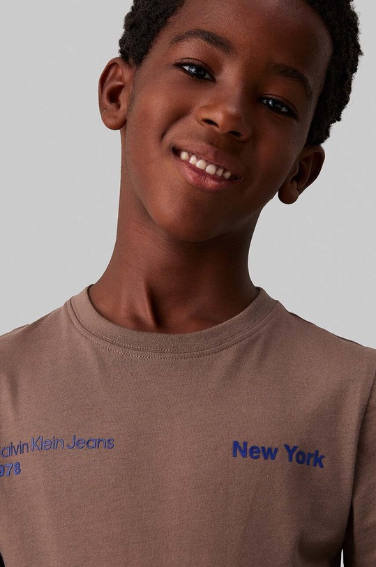 Calvin Klein Jeans t-shirt bawełniany dziecięcy IB0IB02236.104.116.9BYH brązowy