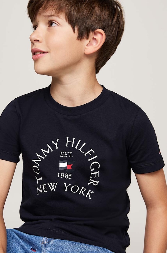 Dječaci Dječja pamučna majica kratkih rukava Tommy Hilfiger KB0KB09278.9BYH.74.122 mornarsko plava