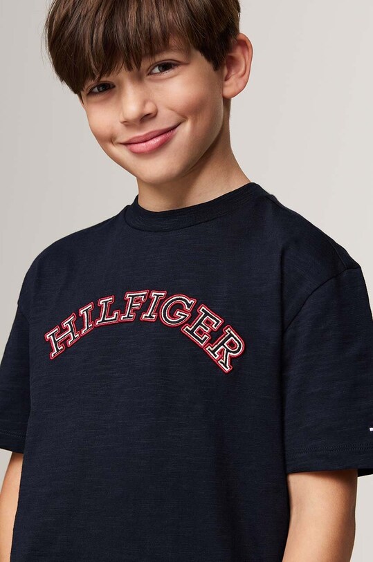 Dječaci Dječja pamučna majica kratkih rukava Tommy Hilfiger KB0KB09283.9BYH.98.122 mornarsko plava