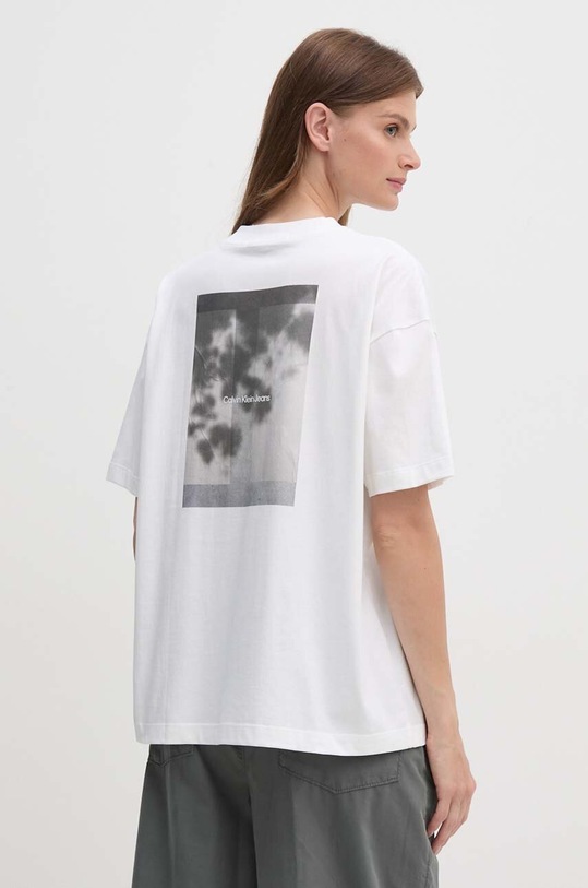 Bavlnené tričko Calvin Klein Jeans relaxed biela J20J224349