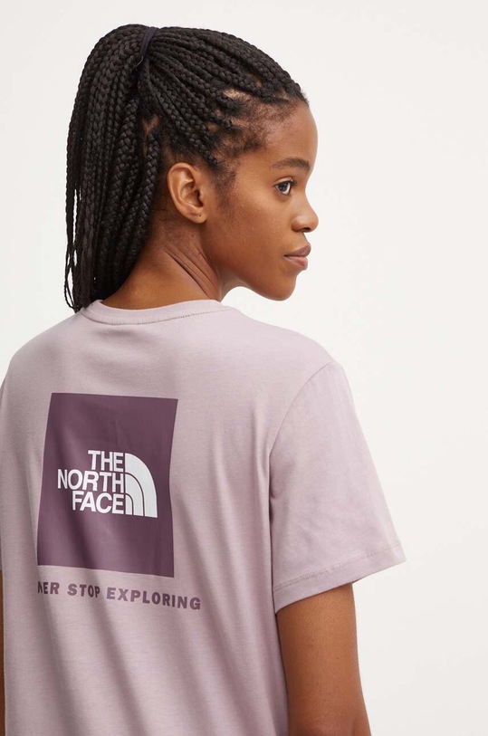 Βαμβακερό μπλουζάκι The North Face S/S Relaxed Redbox Tee στάμπα μωβ NF0A87NK7AI1