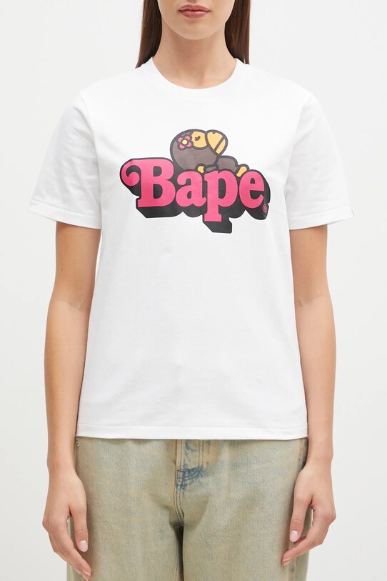 Памучна тениска A Bathing Ape BABY LISA ON BAPE TEE бял 2K80210115