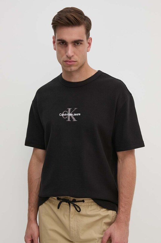 Calvin Klein Jeans t-shirt bawełniany aplikacja czarny J30J325645