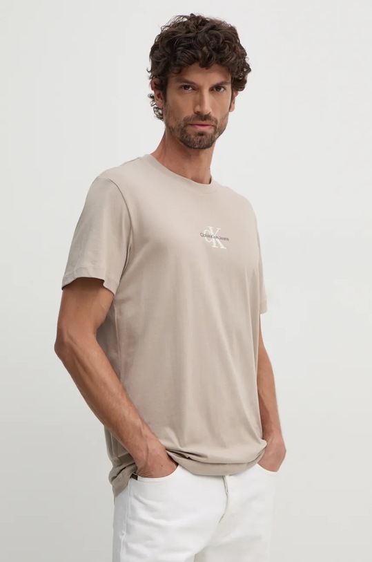 Bavlněné tričko Calvin Klein Jeans nášivka béžová J30J325649