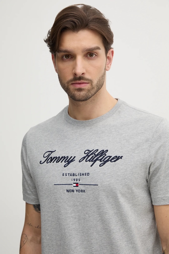 Хлопковая футболка Tommy Hilfiger regular серый MW0MW33691