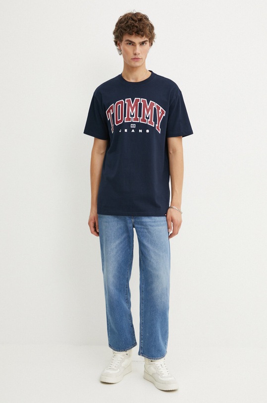 Bavlněné tričko Tommy Jeans DM0DM18537 námořnická modř AW24