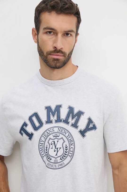Бавовняна футболка Tommy Jeans DM0DM18542 сірий AW24
