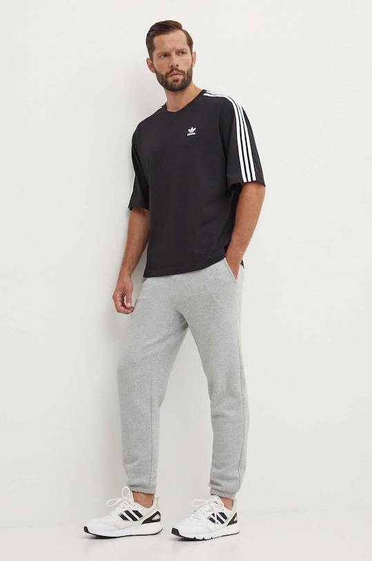 Bombažna kratka majica adidas Originals Adicolor Oversize IZ1832 črna AW24
