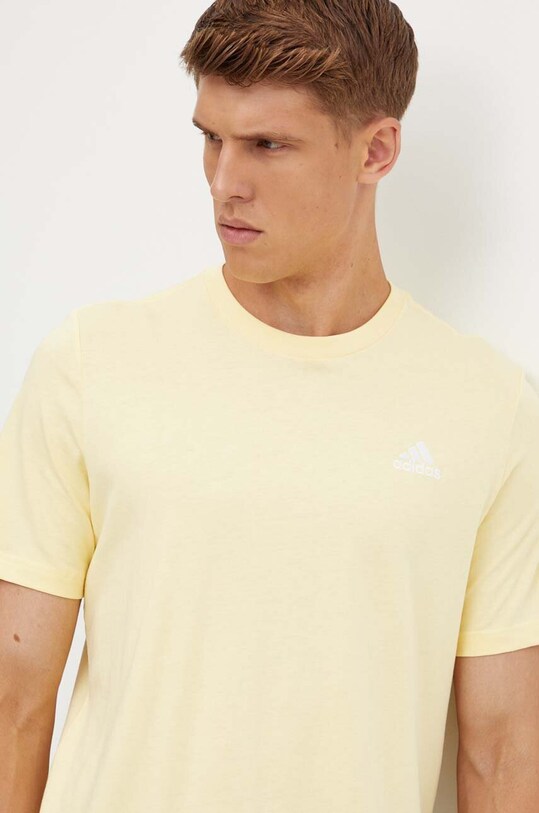adidas tricou din bumbac Essentials imprimeu galben IX0121