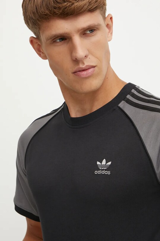 Хлопковая футболка adidas Originals чёрный IW5818