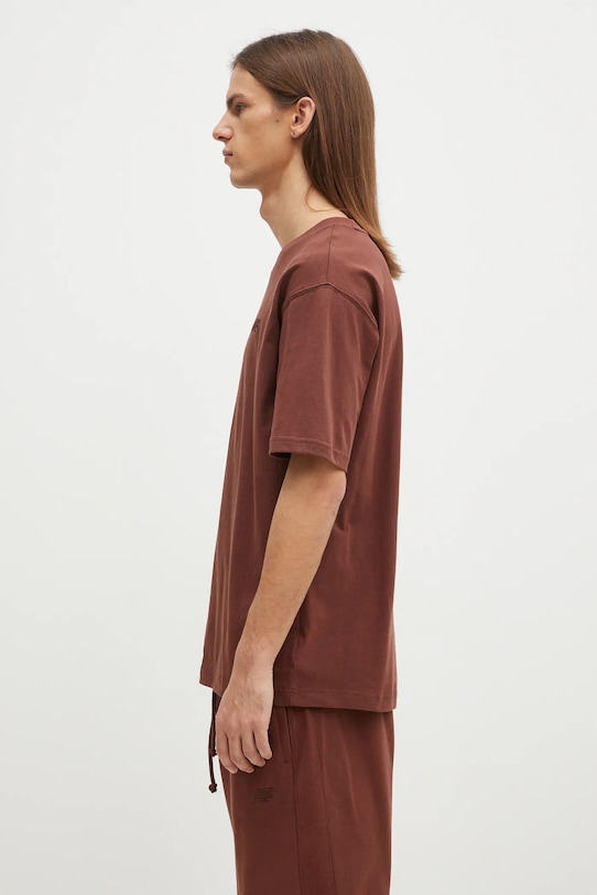 Βαμβακερό μπλουζάκι New Balance MT41533ROK καφέ AW24