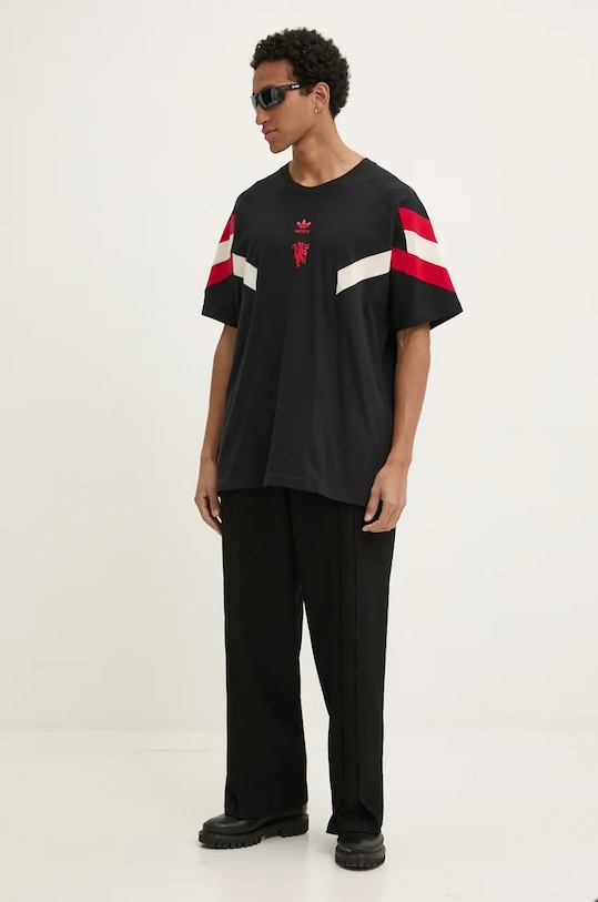 Bavlněné tričko adidas Originals Manchester United OG Tee regular černá IS6519