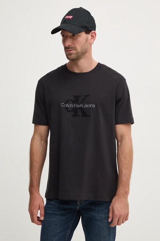 Памучна тениска Calvin Klein Jeans свободна черен J30J326158