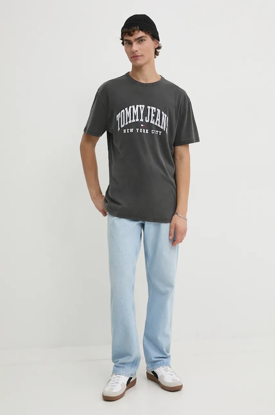 Bavlnené tričko Tommy Jeans DM0DM19699 sivá AW24