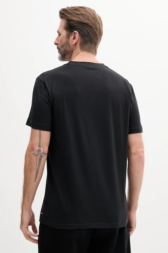 Бавовняна футболка Tommy Hilfiger UM0UM03362 чорний SS25