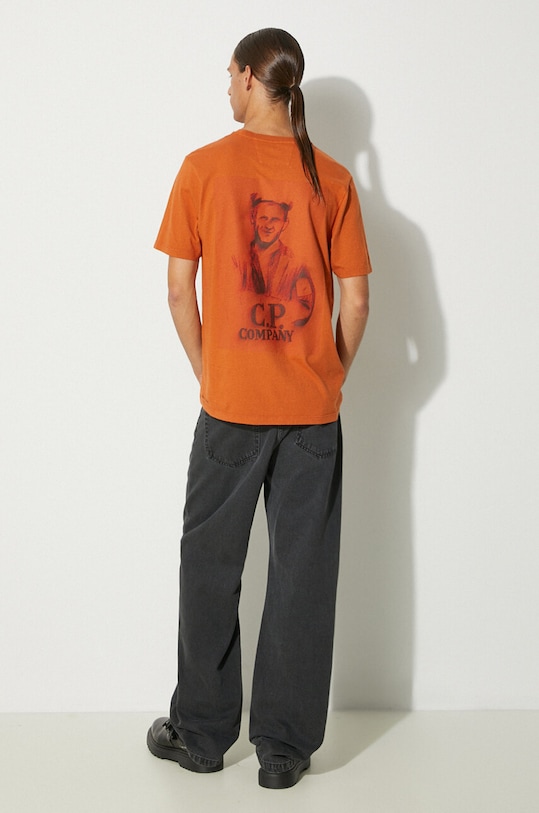 Βαμβακερό μπλουζάκι C.P. Company 24/1 Jersey Pencil Effect Graphics 17CMTS242A005431G καφέ AW24