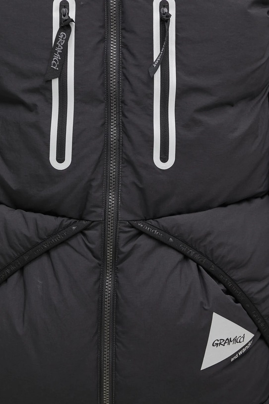 Brezrokavnik s puhom Gramicci Patchwork Wind Tee črna GUJ4.F3001.M