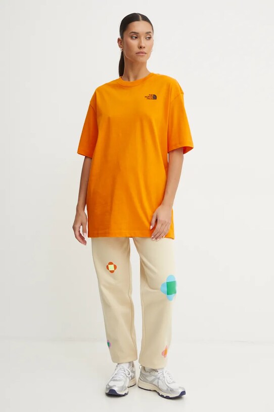 Oblečenie Bavlnené tričko The North Face TNF x Yinka Ilori NF0A89C91IW1 oranžová