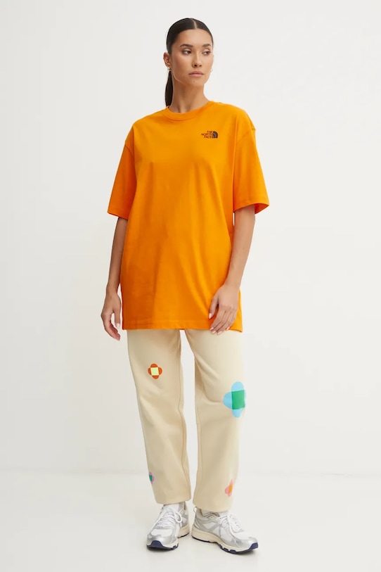 Oblečení Bavlněné tričko The North Face TNF x Yinka Ilori NF0A89C91IW1 oranžová