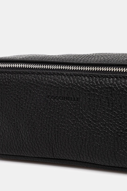 Шкіряна косметичка Coccinelle чорний E5.MUK.95.G3.01