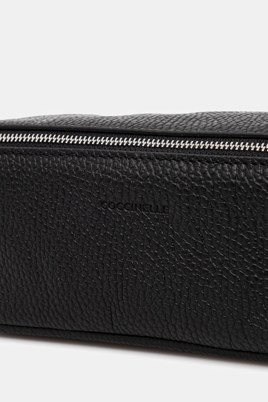 Kožená kosmetická taška Coccinelle černá E5.MUK.95.G3.01