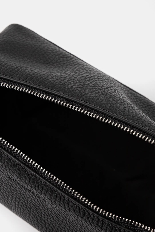 Шкіряна косметичка Coccinelle E5.MUK.95.G3.01 чорний