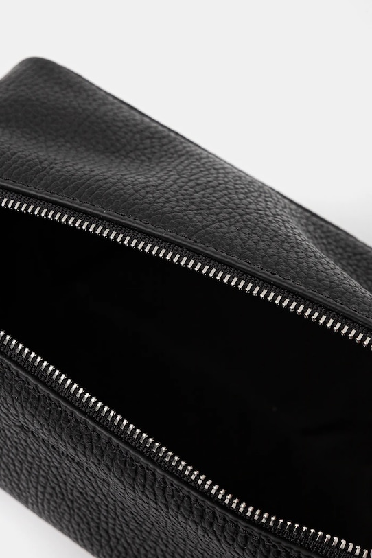 Kožená kosmetická taška Coccinelle E5.MUK.95.G3.01 černá