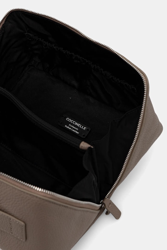 Кожаная косметичка Coccinelle E5.MUK.95.G2.01 бежевый