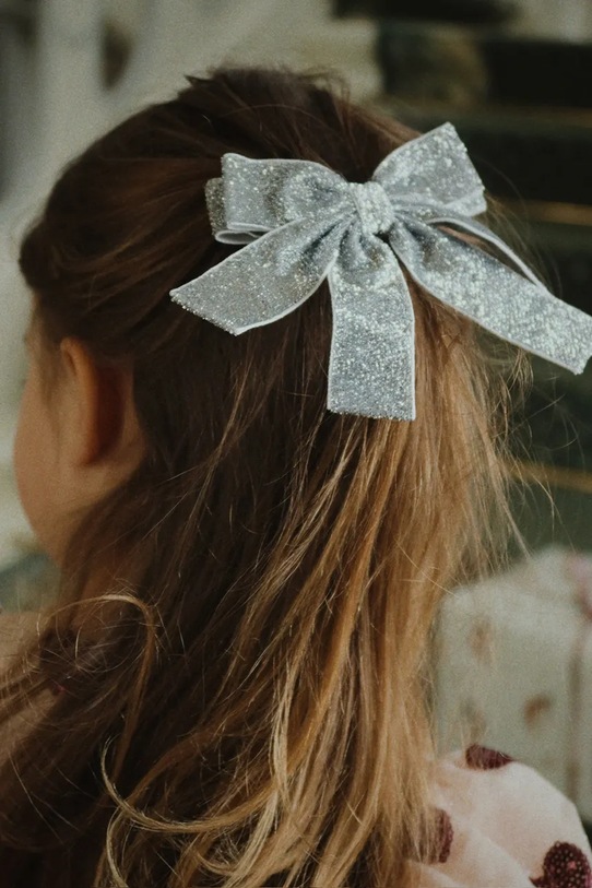 Konges Sløjd spinka do włosów GLITTER VELVET DOUBLE BOW HAIR BARRETTE niebieski KS104309.9BYA