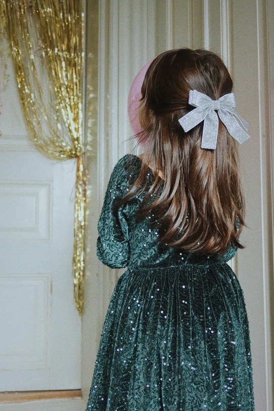 Konges Sløjd spinka do włosów GLITTER VELVET DOUBLE BOW HAIR BARRETTE KS104309.9BYA niebieski