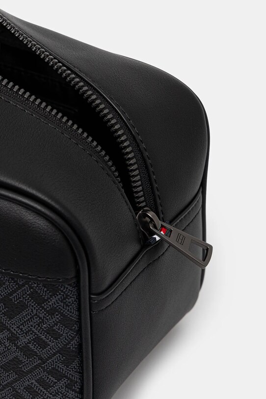 Νεσεσέρ καλλυντικών Tommy Hilfiger μαύρο AM0AM13528