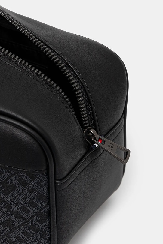 Νεσεσέρ καλλυντικών Tommy Hilfiger μαύρο AM0AM13528