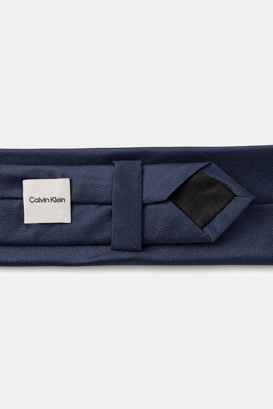 Calvin Klein krawat z dodatkiem jedwabiu CK2111E001 granatowy AW25