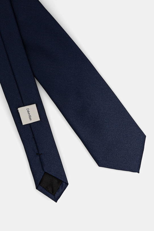 Kravata s hedvábím Calvin Klein CK2111E001 námořnická modř AW25