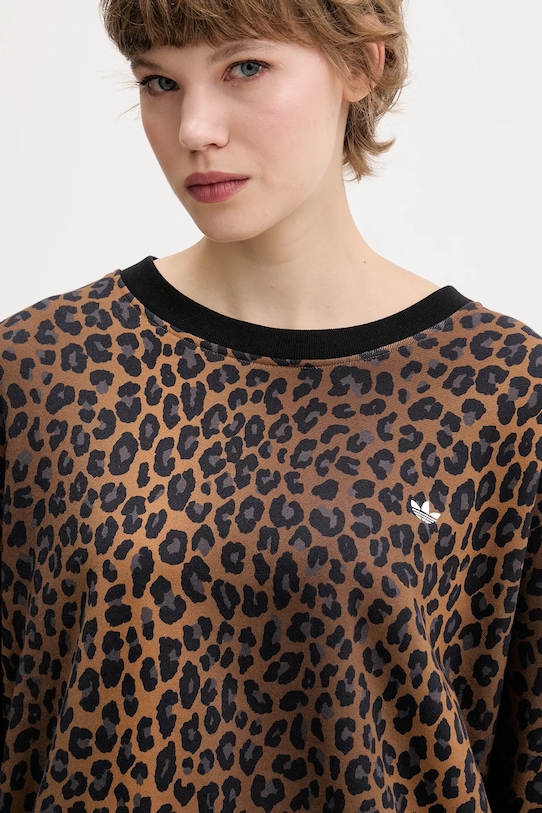 Βαμβακερή μπλούζα adidas Originals Leopard καφέ JW7303