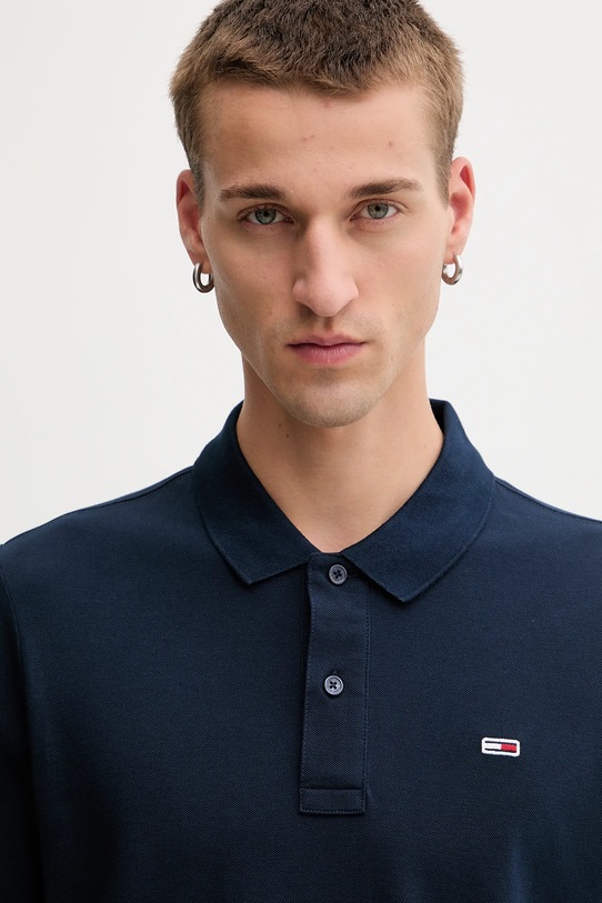 Bavlněné tričko s dlouhým rukávem Tommy Jeans námořnická modř DM0DM20232