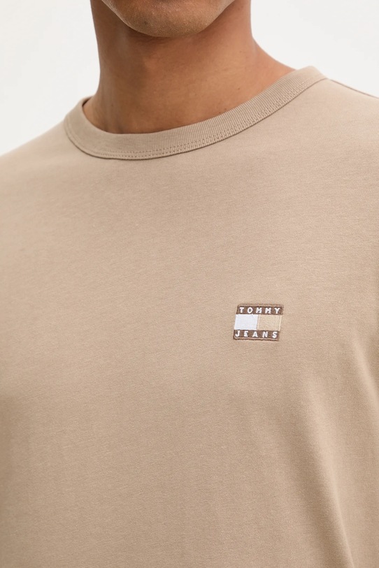 Bavlněné tričko s dlouhým rukávem Tommy Jeans DM0DM21974 hnědá
