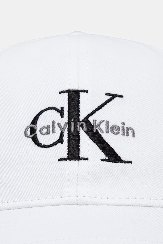 Памучна шапка с козирка Calvin Klein LV04K5026G бял SS26