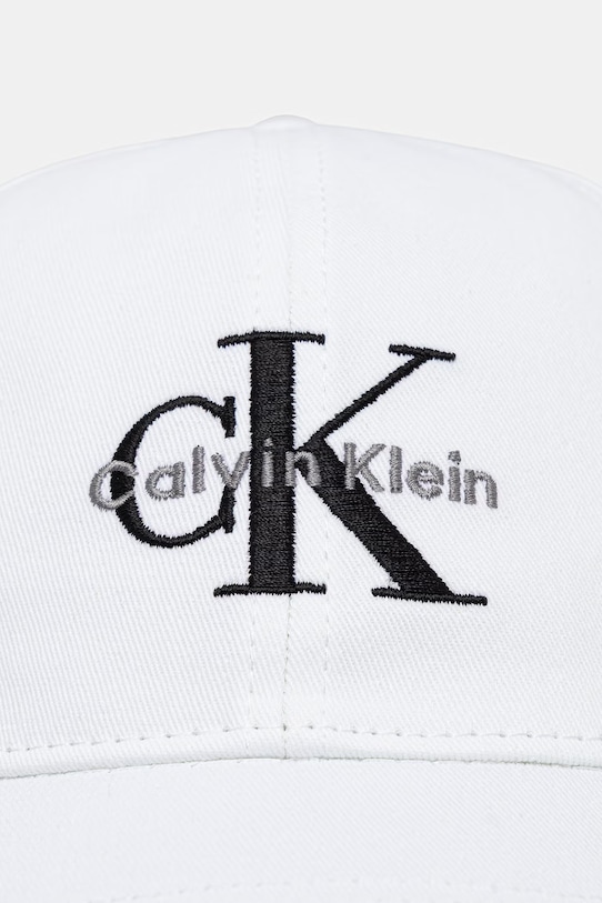Памучна шапка с козирка Calvin Klein LV04K5026G бял SS26