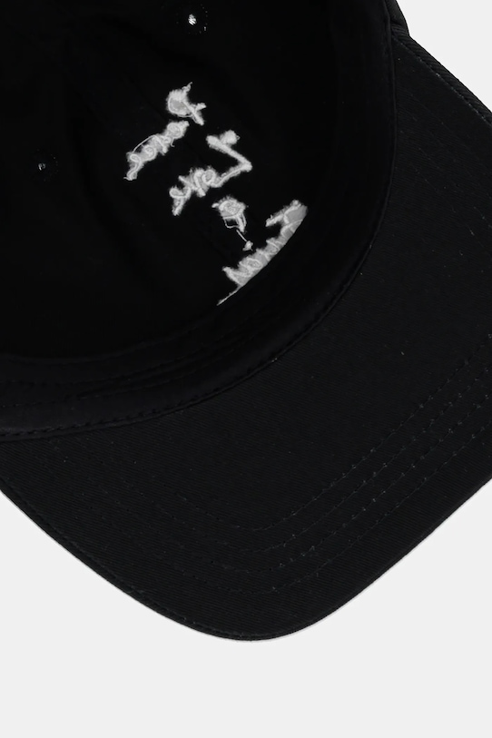 Памучна шапка с козирка Juicy Couture PEACE LOVE AND JUICY CAP черен JCAWH225703