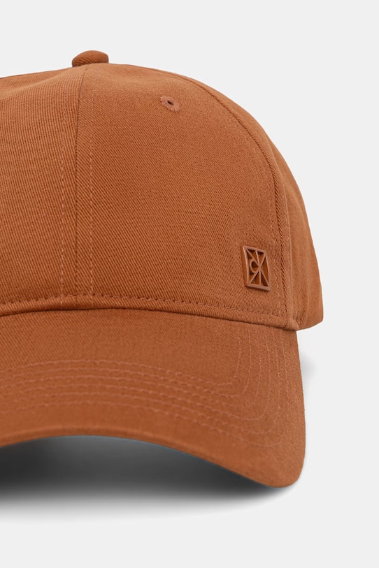 Bavlněná baseballová čepice Calvin Klein LV04F5059G hnědá SS26