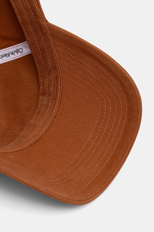 Bavlněná baseballová čepice Calvin Klein hnědá LV04F5059G