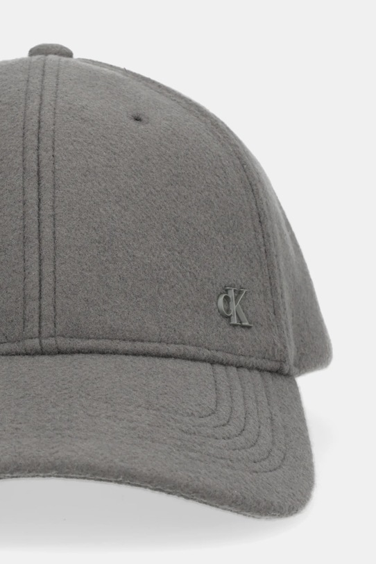 Kapa sa šiltom Calvin Klein LV04D5054G siva AW25