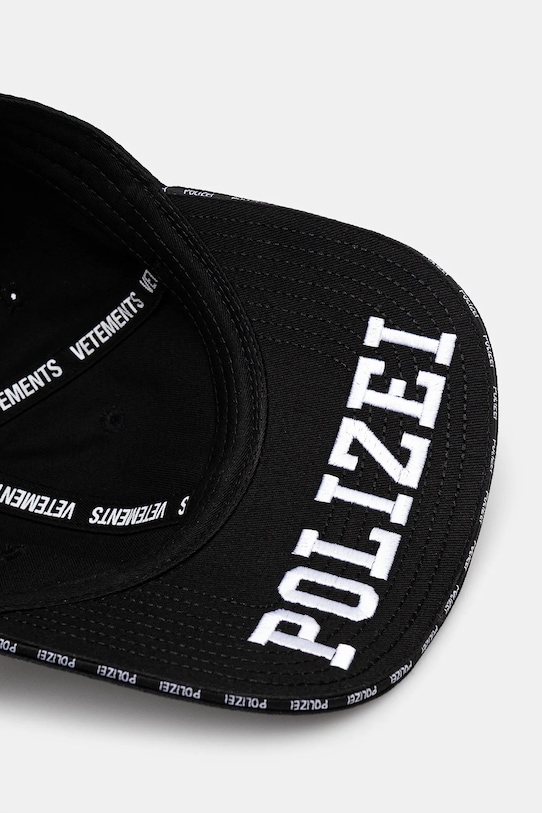VETEMENTS czapka z daszkiem bawełniana Polizei czarny UH76CA300BW