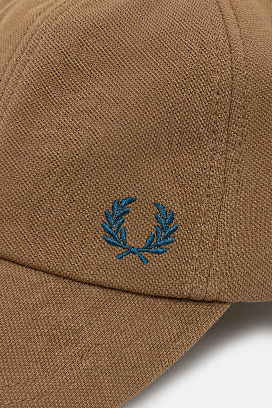 Памучна шапка с козирка Fred Perry HW6726 кафяв AW25