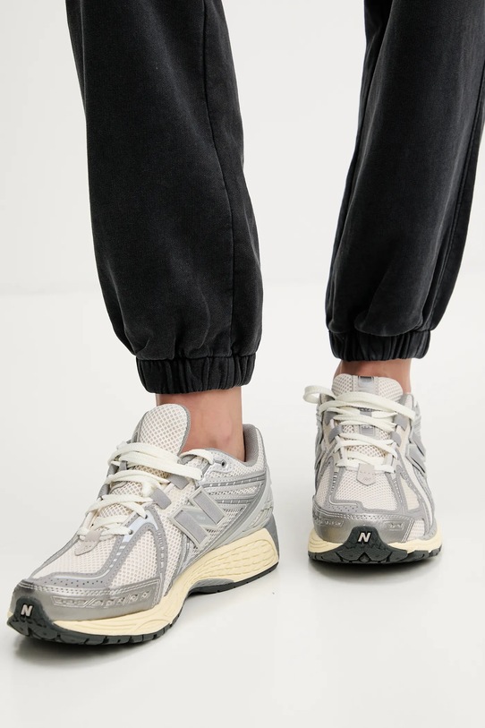 Βαμβακερό παντελόνι Tommy Jeans DW0DW21702 μαύρο